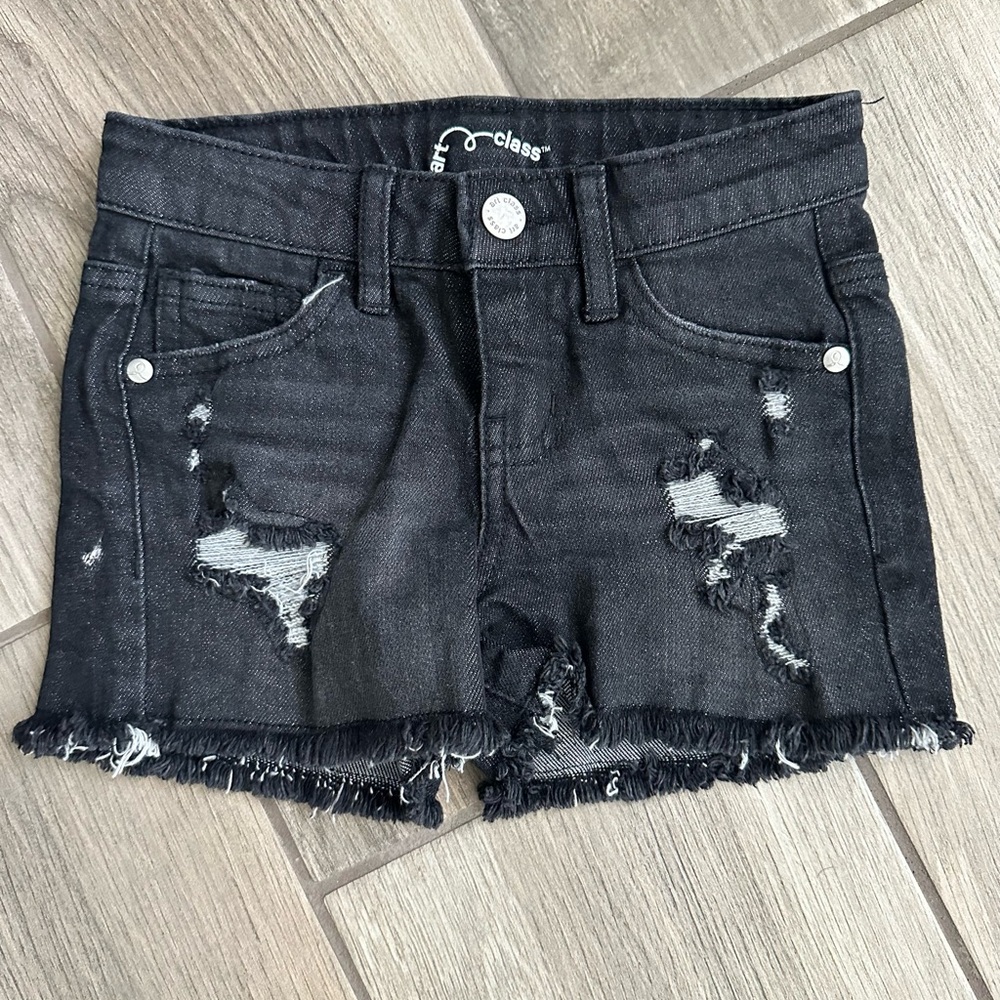 Little Girls Black distressed jeans shorts, size 6